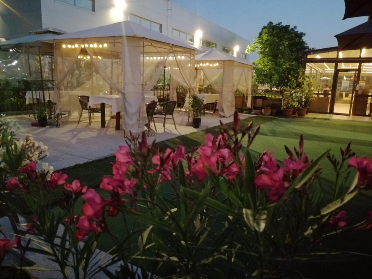 Sultan Mehmet Pensiune & Restaurant Braşov Exterior foto